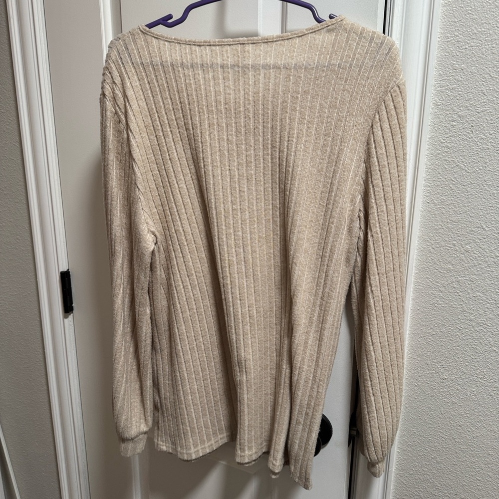 Chic Beige Ribbed Button-Up Blouse - Picture 4 of 4
